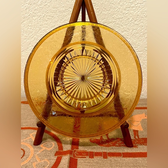 Amber depression glass plate with 24k gold trim. - Picture 3 of 6